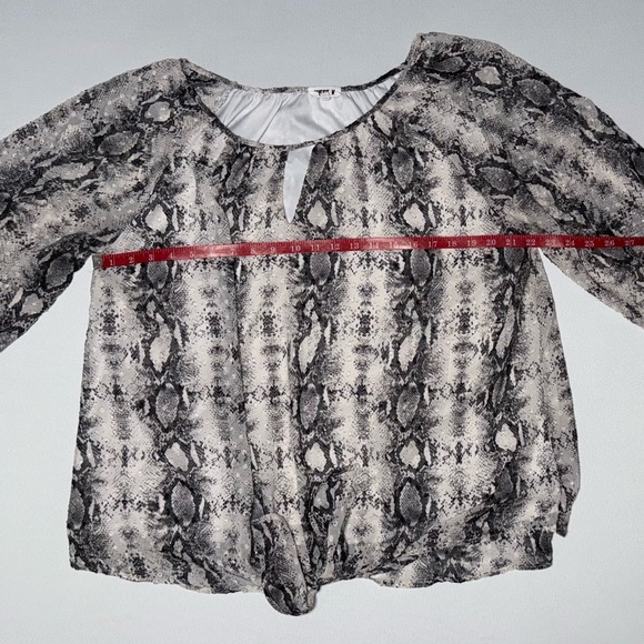 Snake Print Animal West K Gray Black Tie-Front Keyhole Blouse XXL - Picture 4 of 9